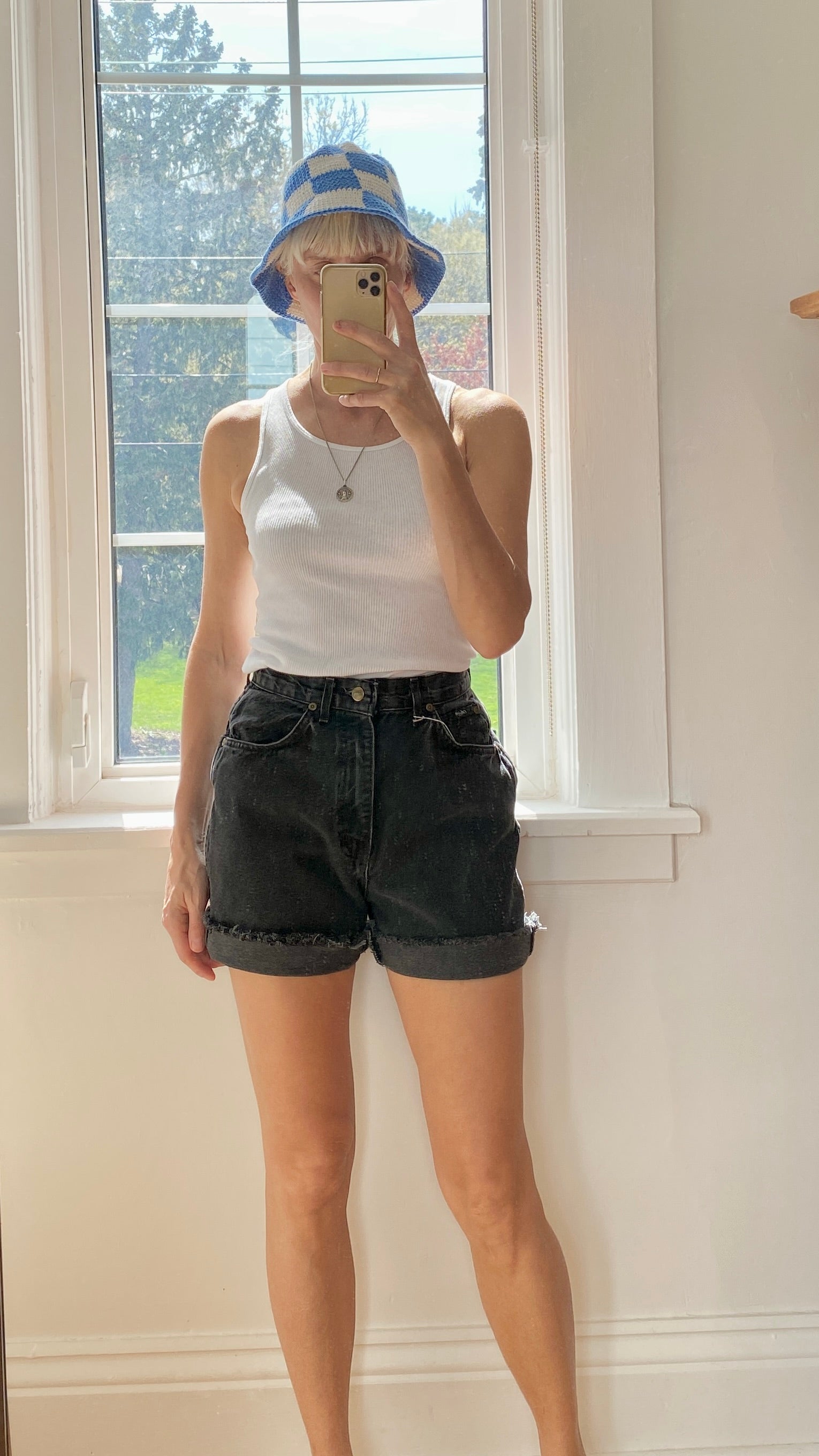 Vintage Nuovo Black Denim Shorts Size 26