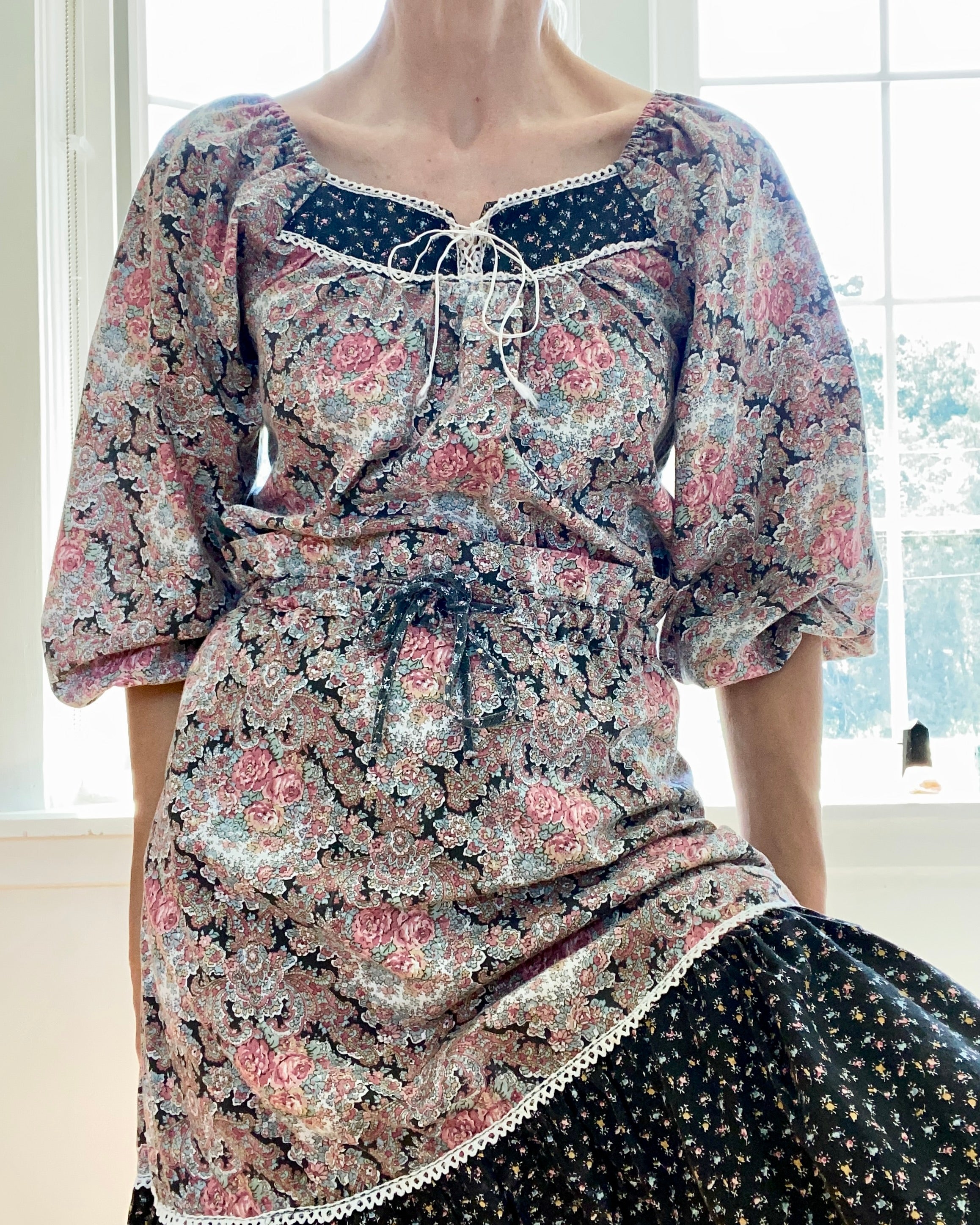 VINTAGE 1970s LEO of New York Cotton Calico Floral Prairie Set