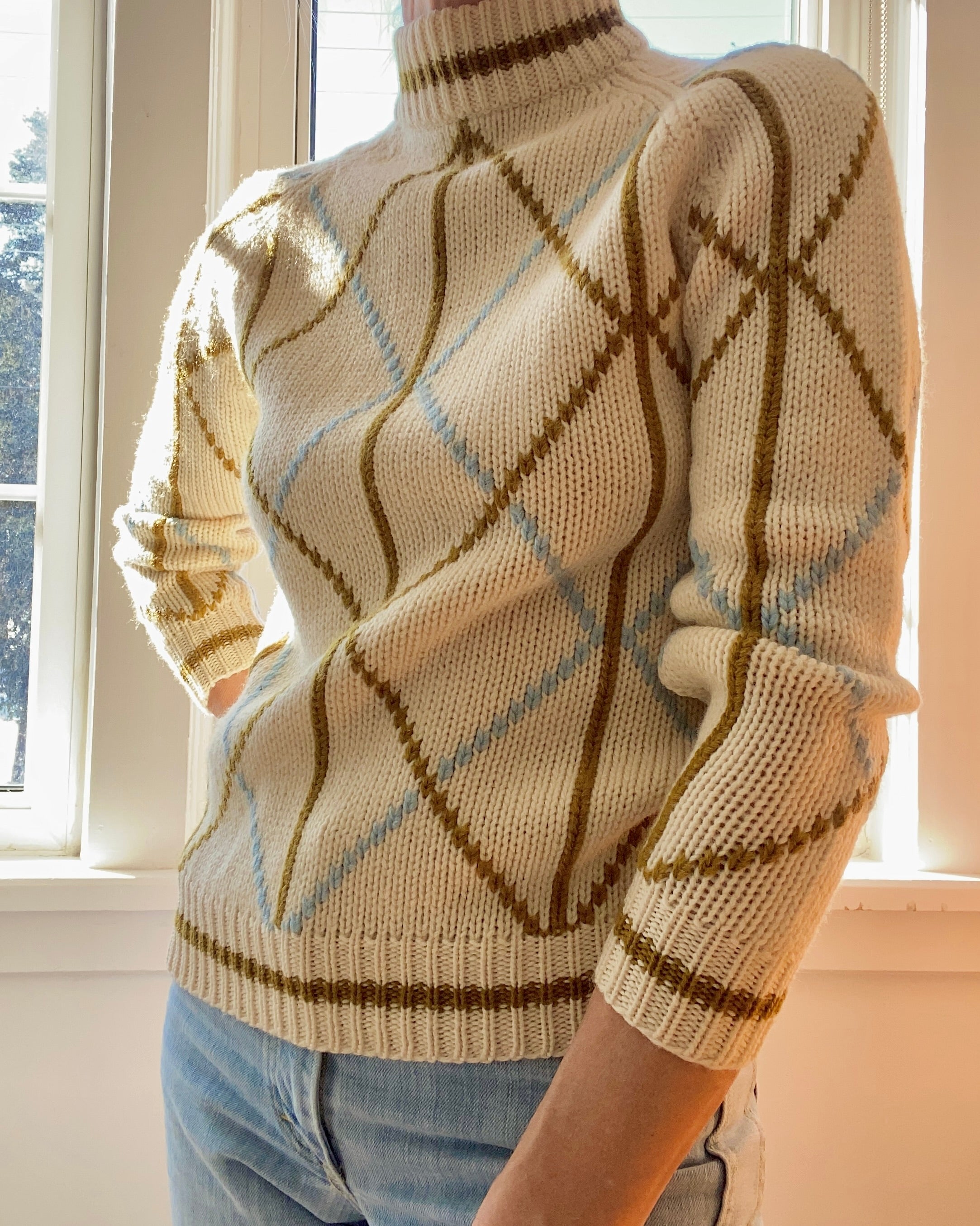 Vintage 1960s Cream and Tan Argyle Ski Wool Mock Neck Sweater S