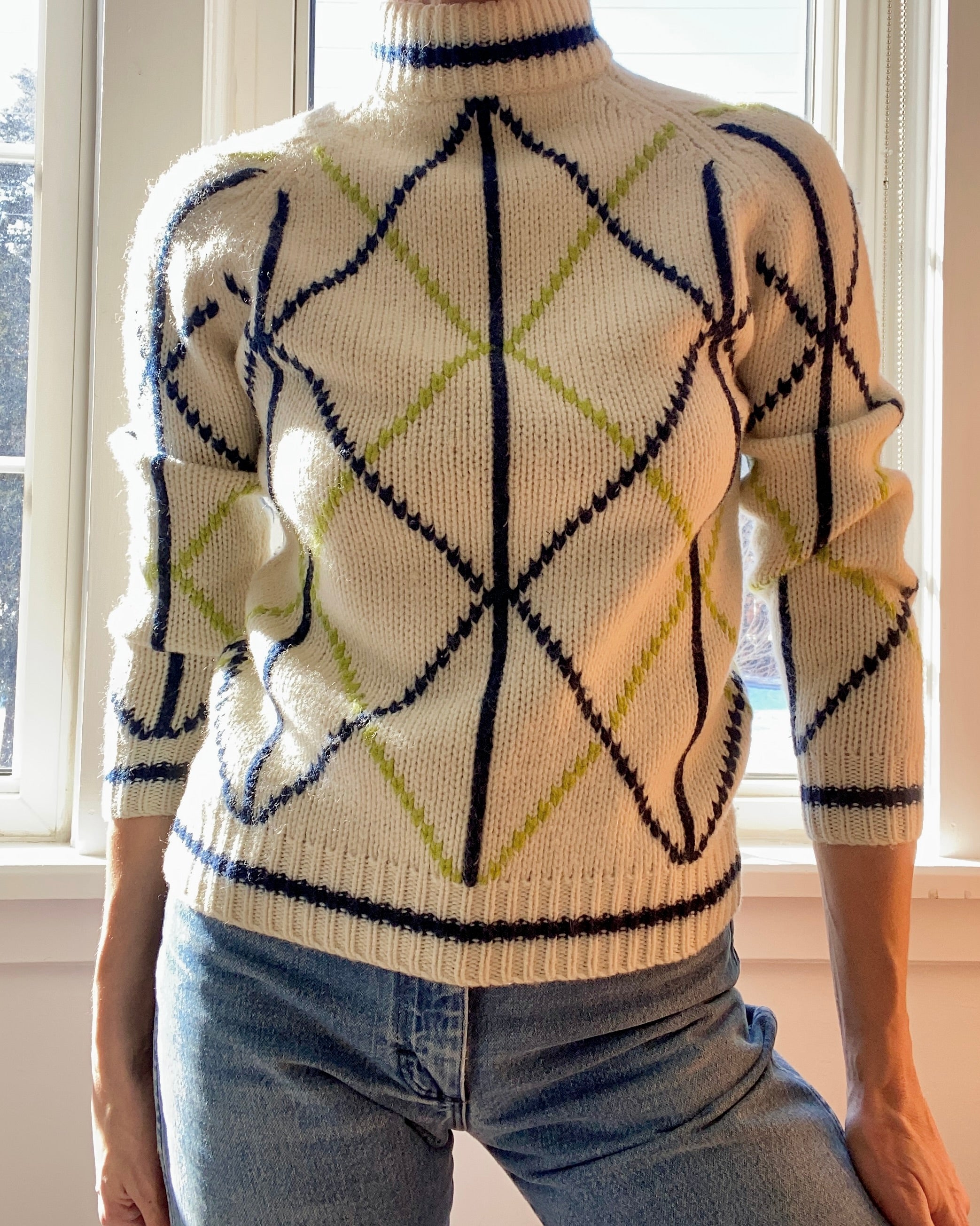 Vintage 1960s Cream and Navy Argyle Ski Wool Mock Neck Sweater S
