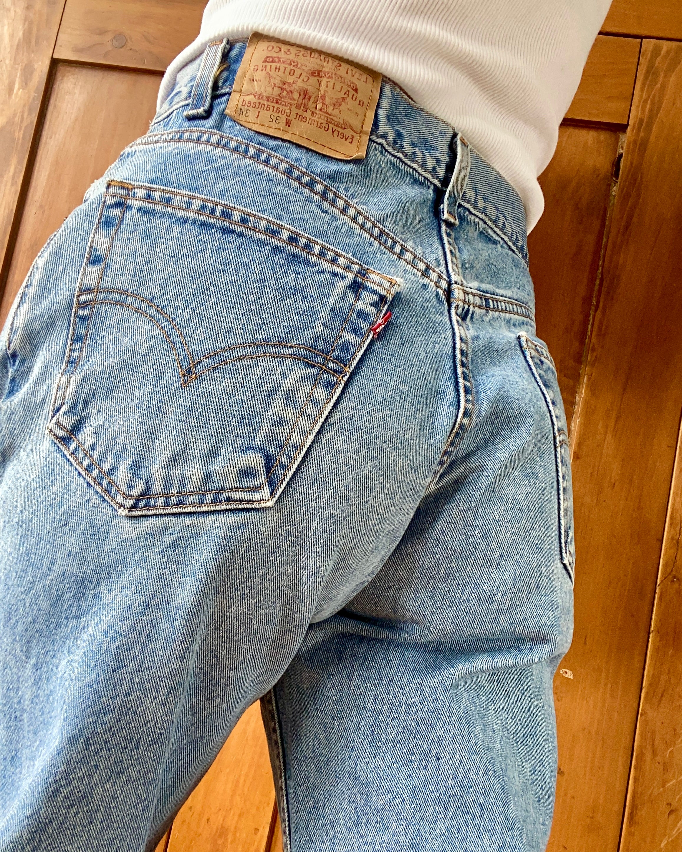 Vintage 1990s Levis Relaxed Fit Light to Medium Wash Jeans size 31
