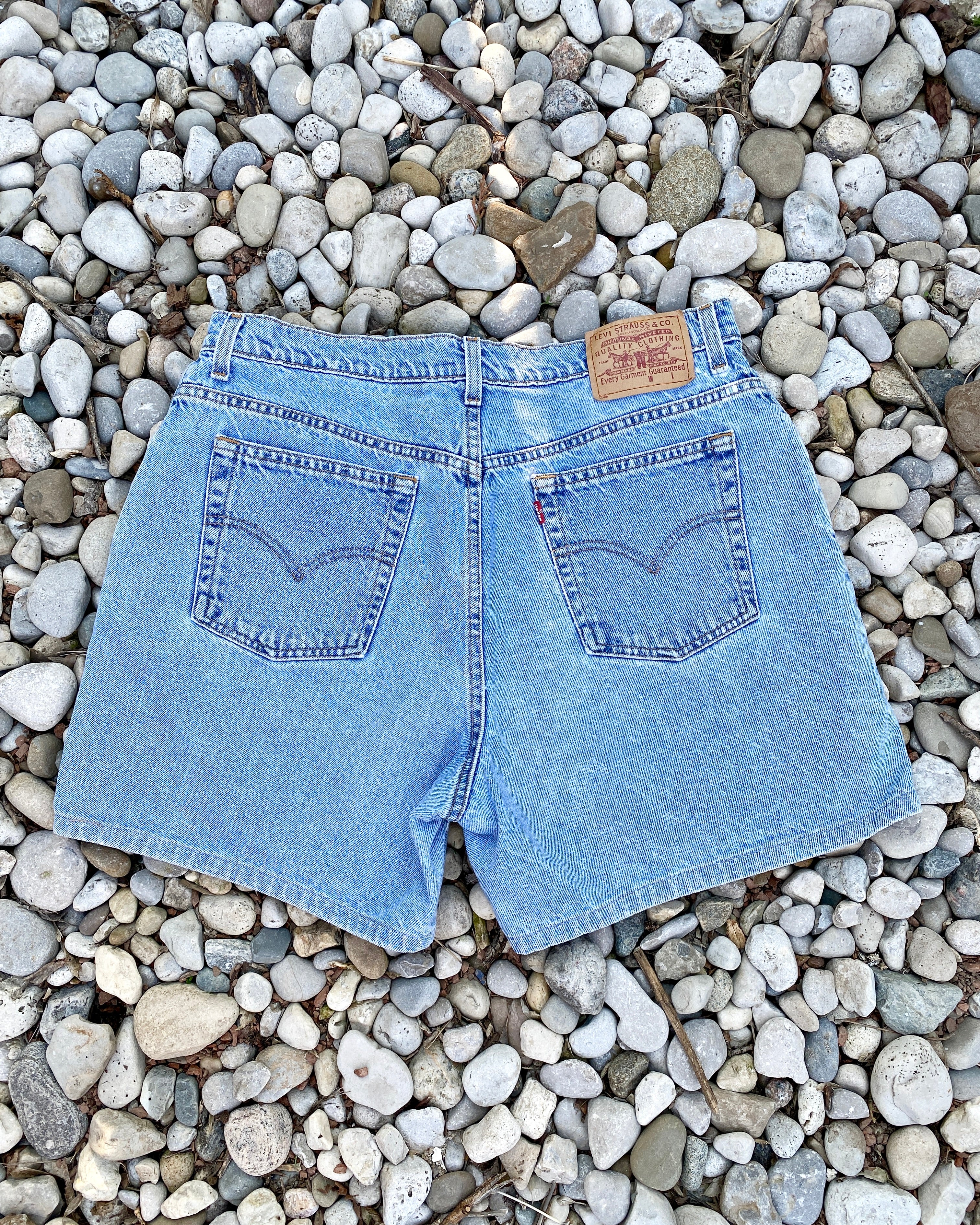 Vintage 1990s Levis Light Wash Denim High Waist Jean Shorts size 34