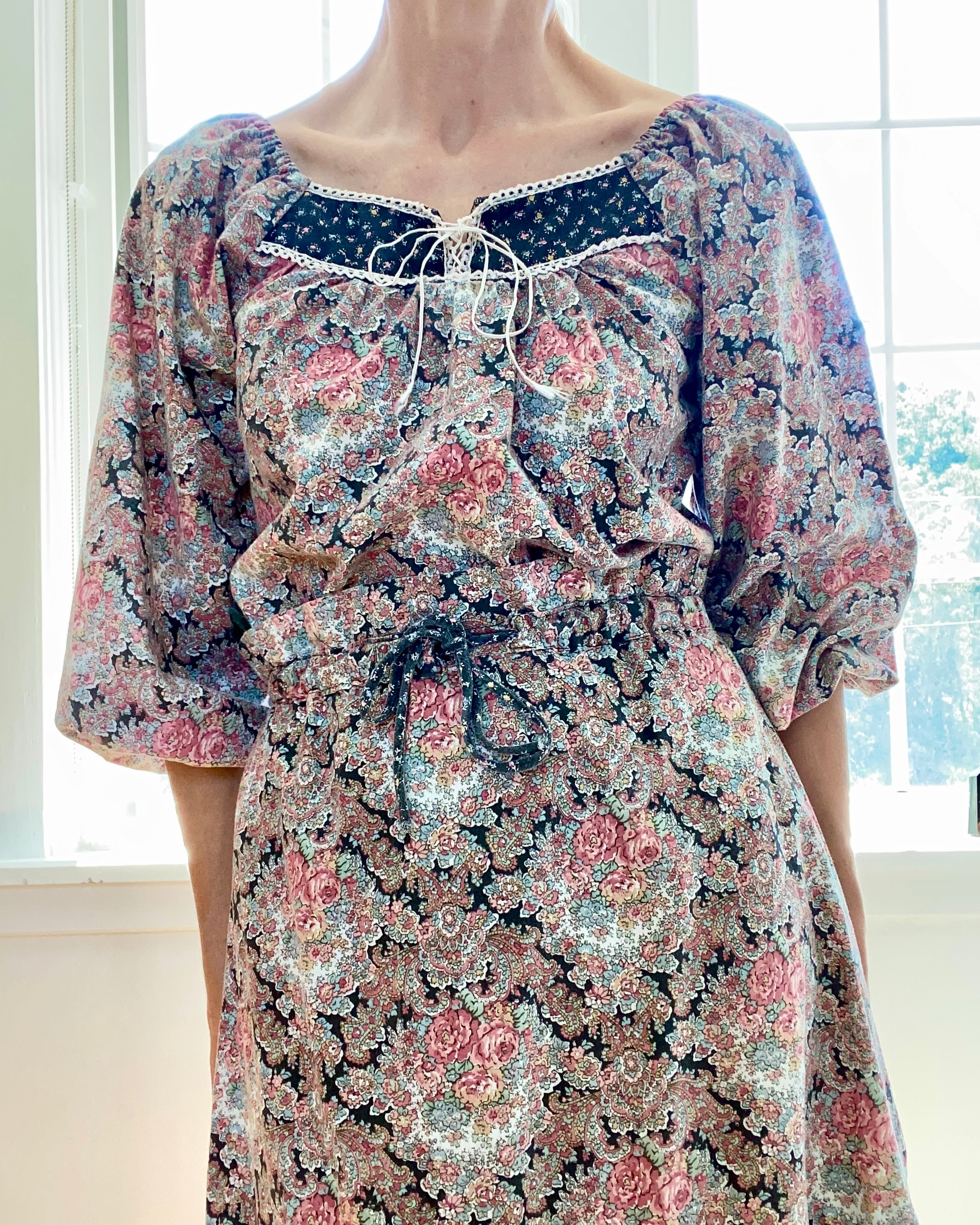 VINTAGE 1970s LEO of New York Cotton Calico Floral Prairie Set