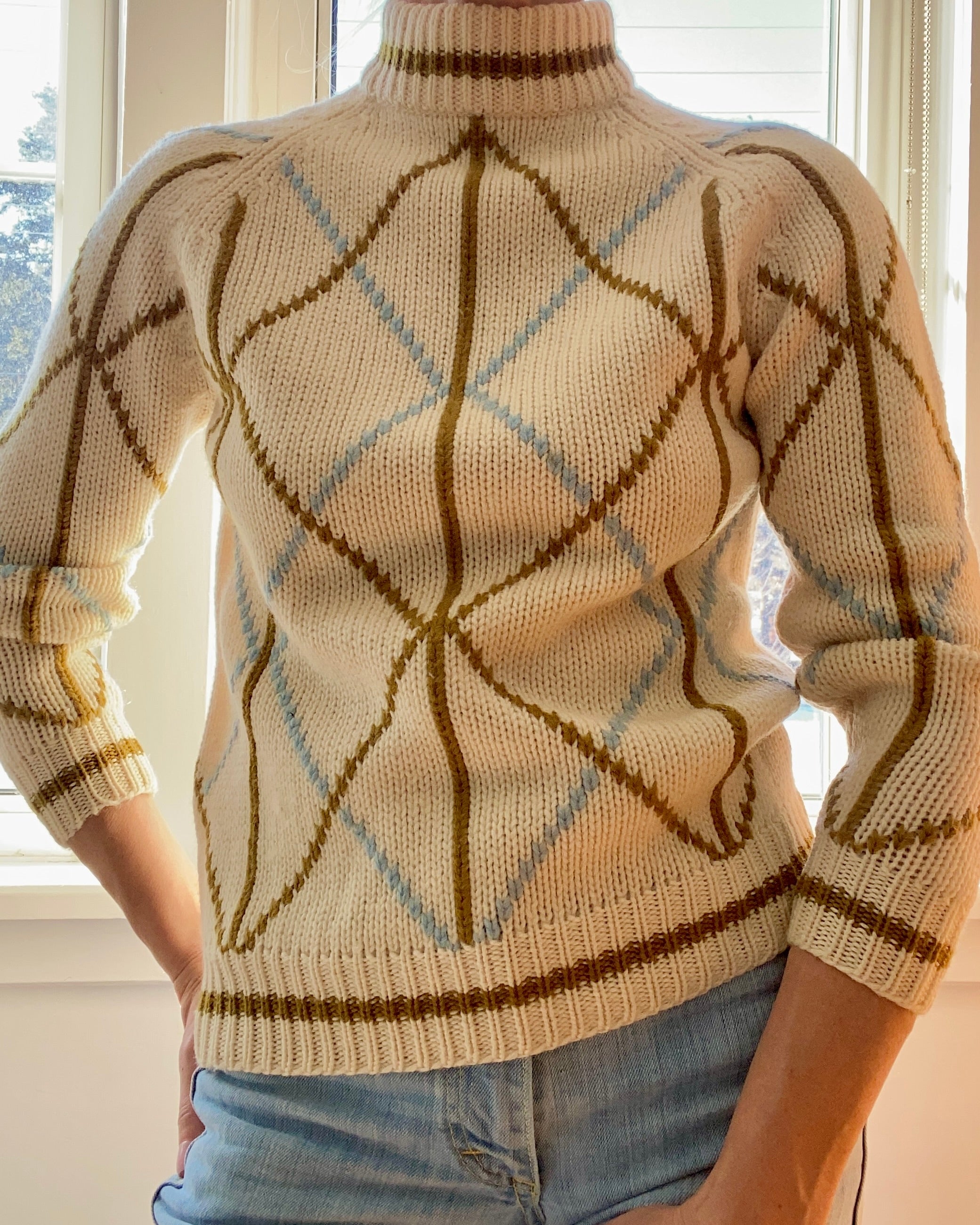 Vintage 1960s Cream and Tan Argyle Ski Wool Mock Neck Sweater S