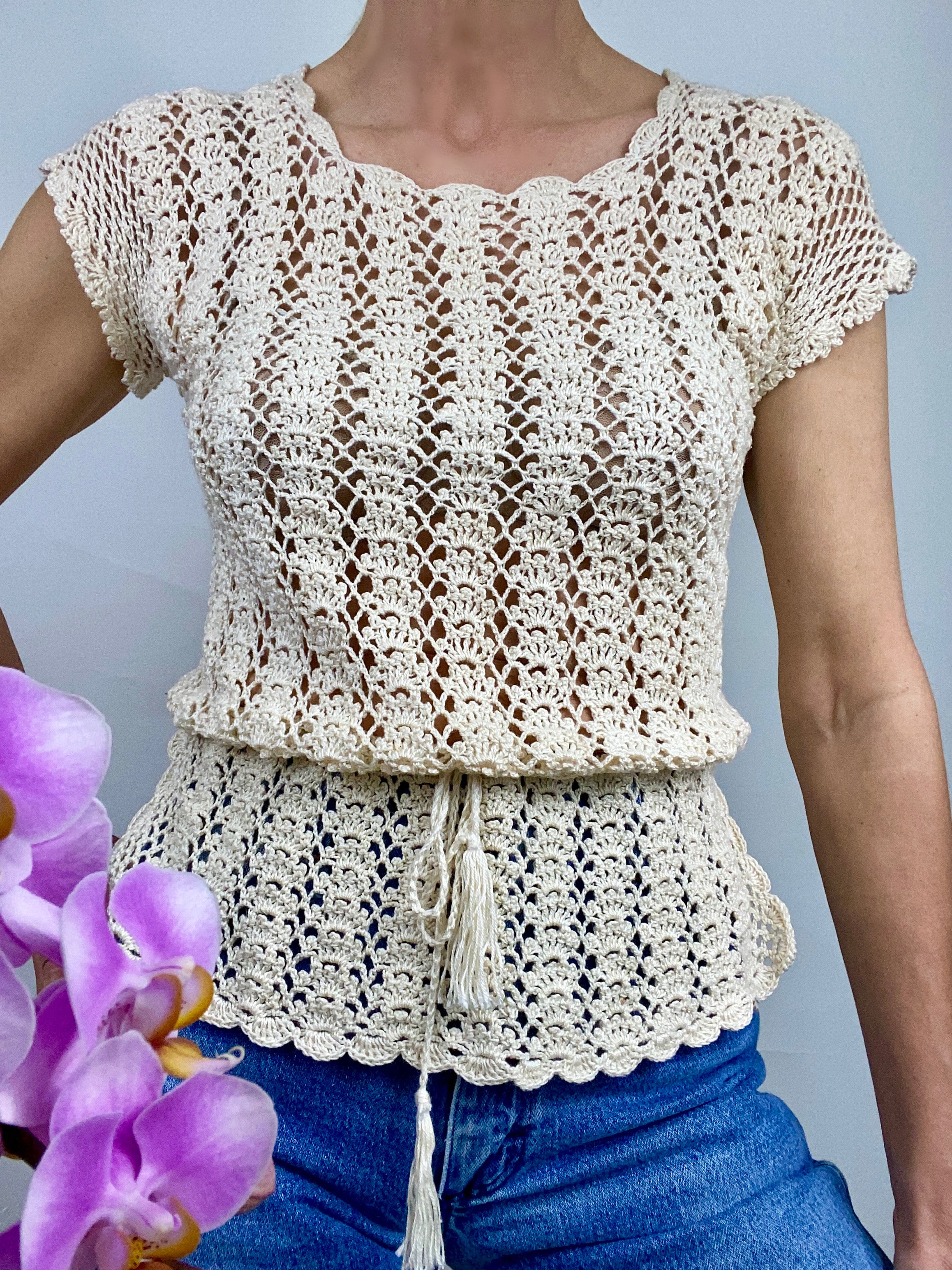 VINTAGE Beige Scalloped Crochet Top