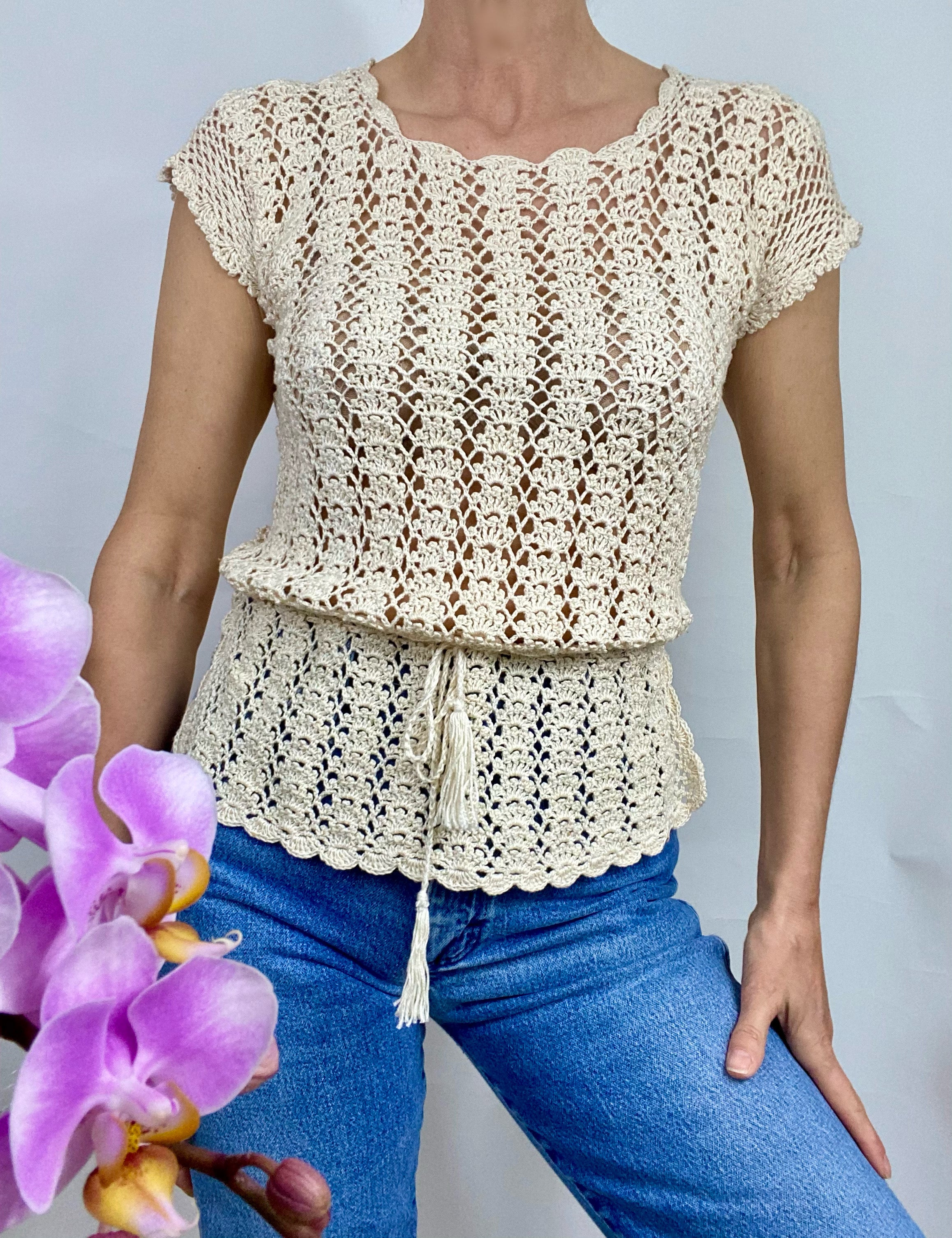 VINTAGE Beige Scalloped Crochet Top