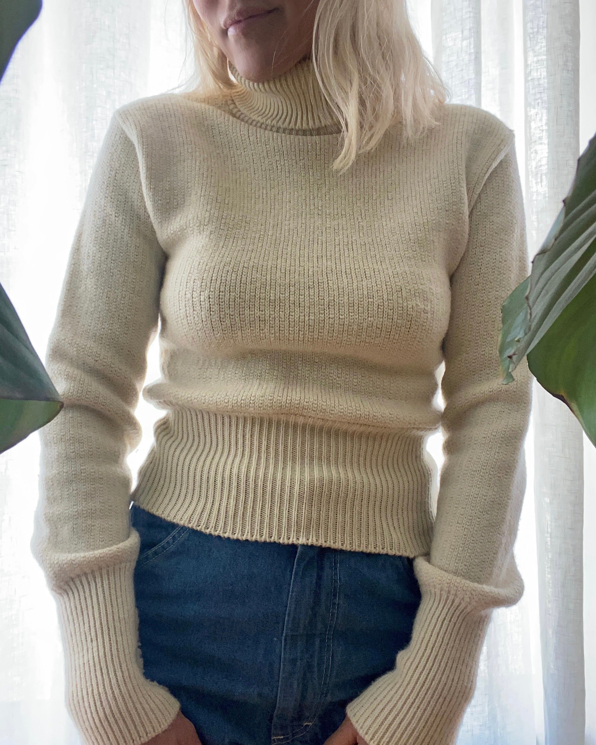 Wool Cream Turtleneck