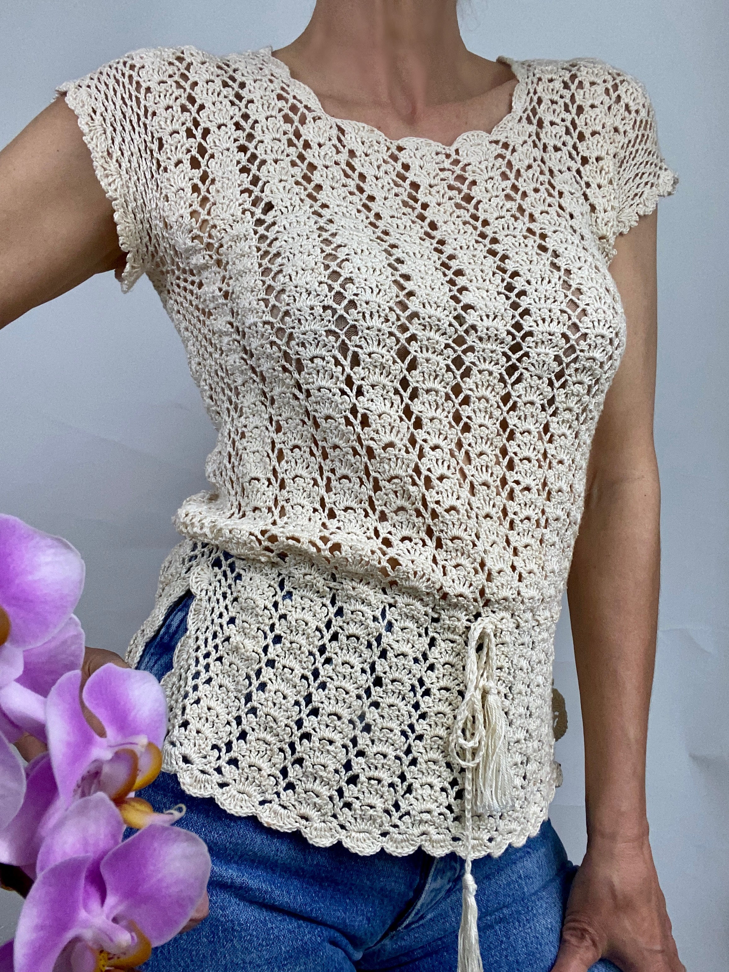 VINTAGE Beige Scalloped Crochet Top