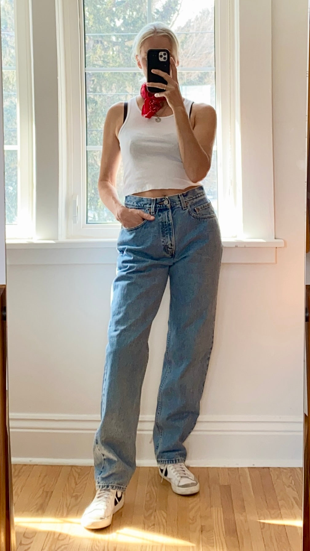 Vintage 1990s Levis Relaxed Fit Light to Medium Wash Jeans size 31