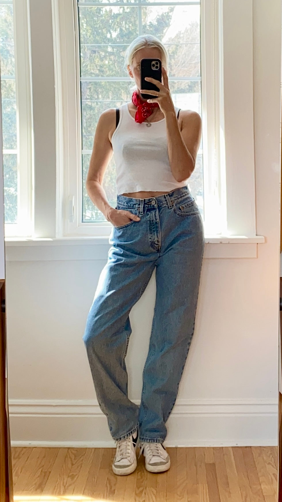 Vintage 1990s Levis Relaxed Fit Light to Medium Wash Jeans size 31