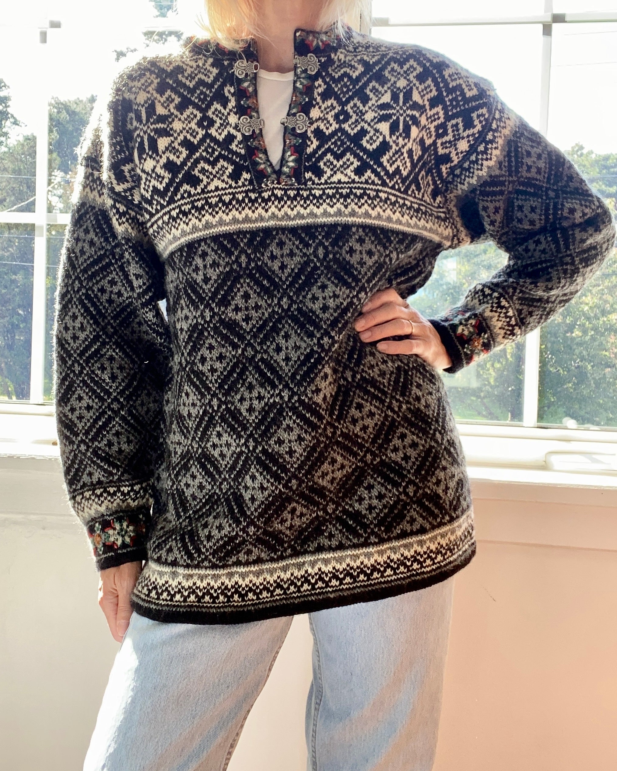 VINTAGE DALE of NORWAY Snowflake Handknit Ski Sweater