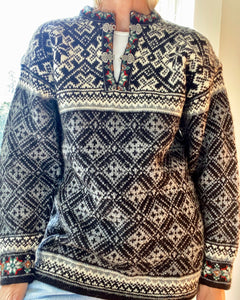 VINTAGE DALE of NORWAY Snowflake Handknit Ski Sweater