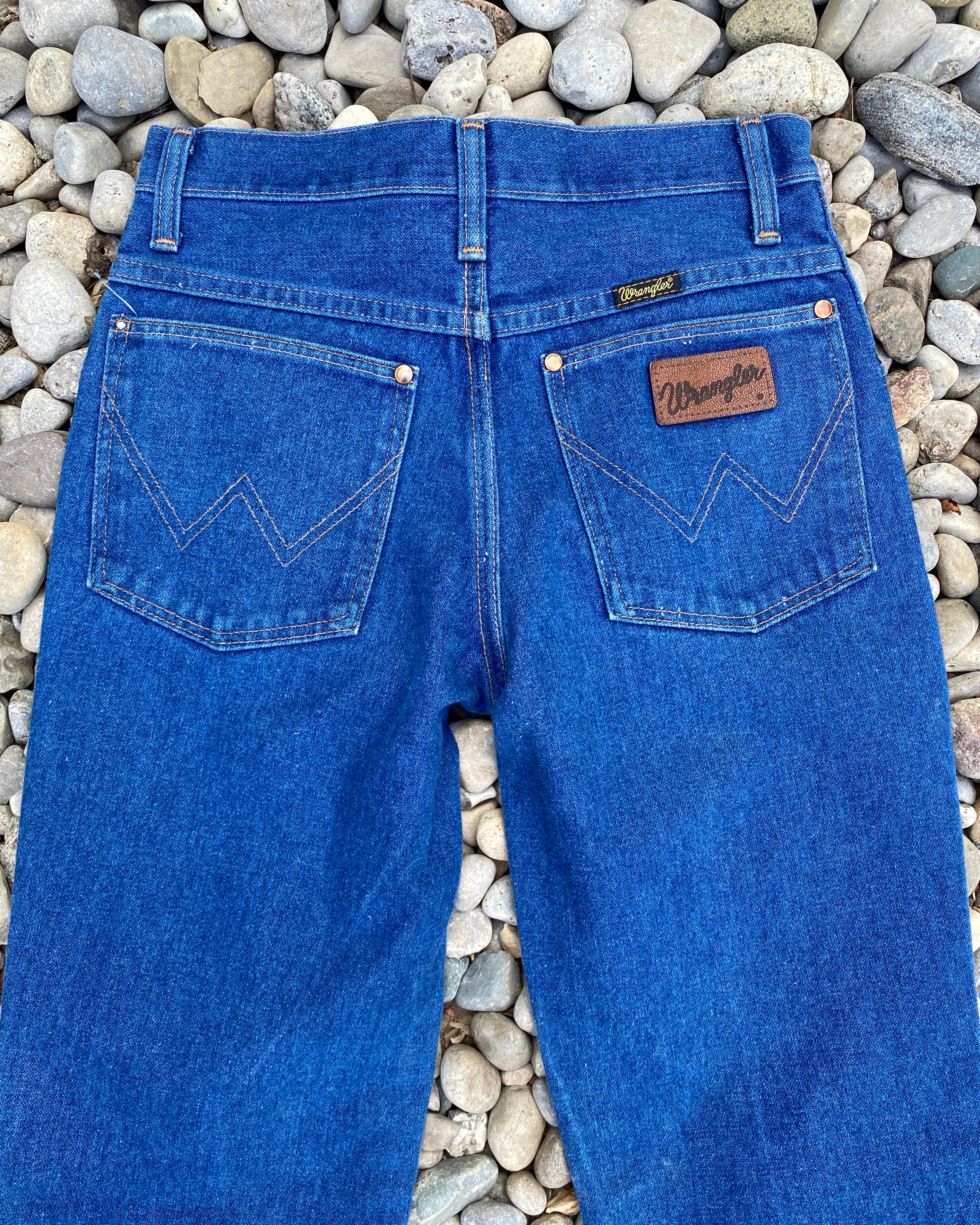 Vintage 1970s Wrangler Medium to Dark Wash Jeans size 26 or 27 USA