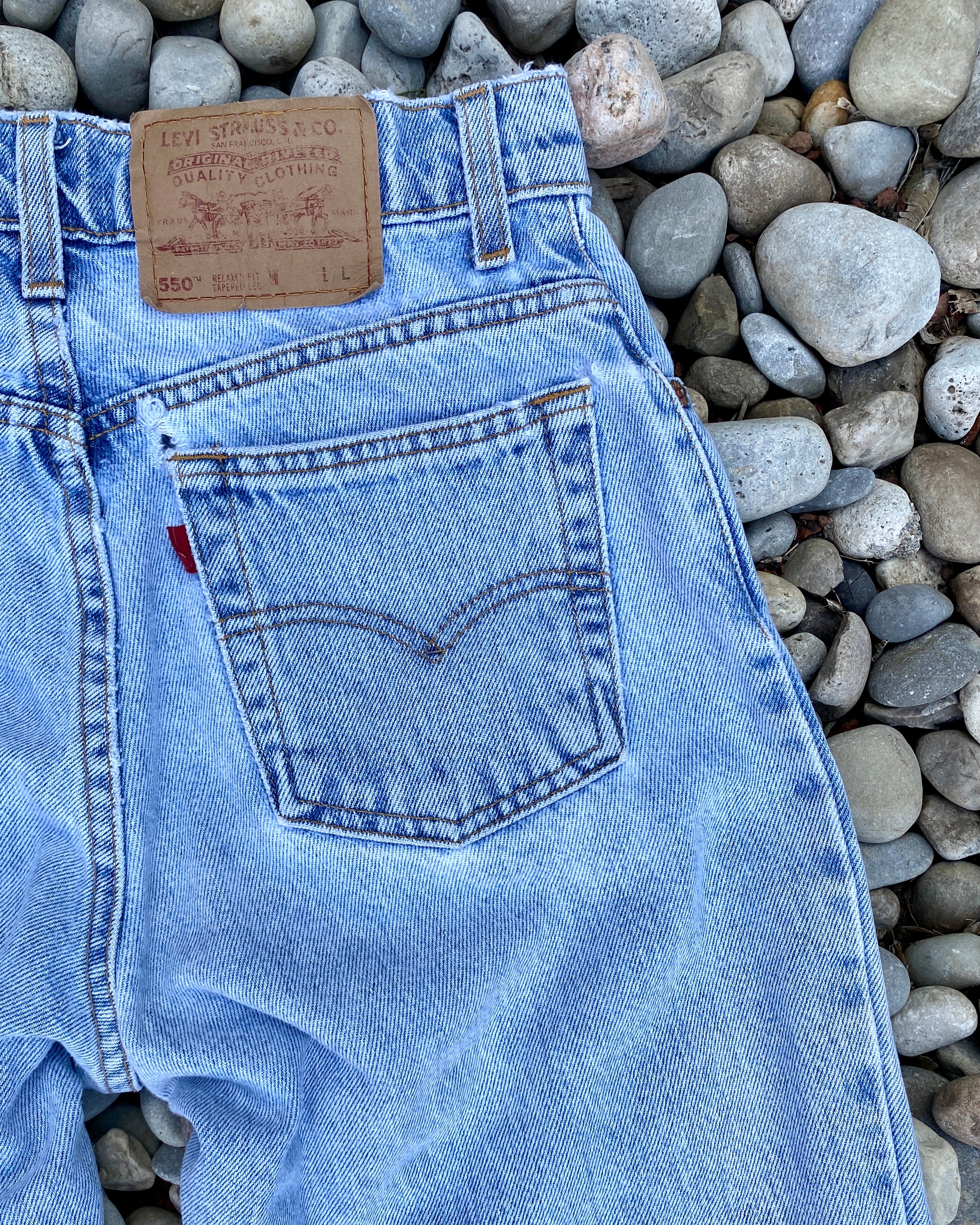 Vintage Levis 550 Light Wash size 28 USA