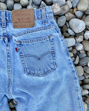 Vintage Levis 550 Light Wash size 28 USA