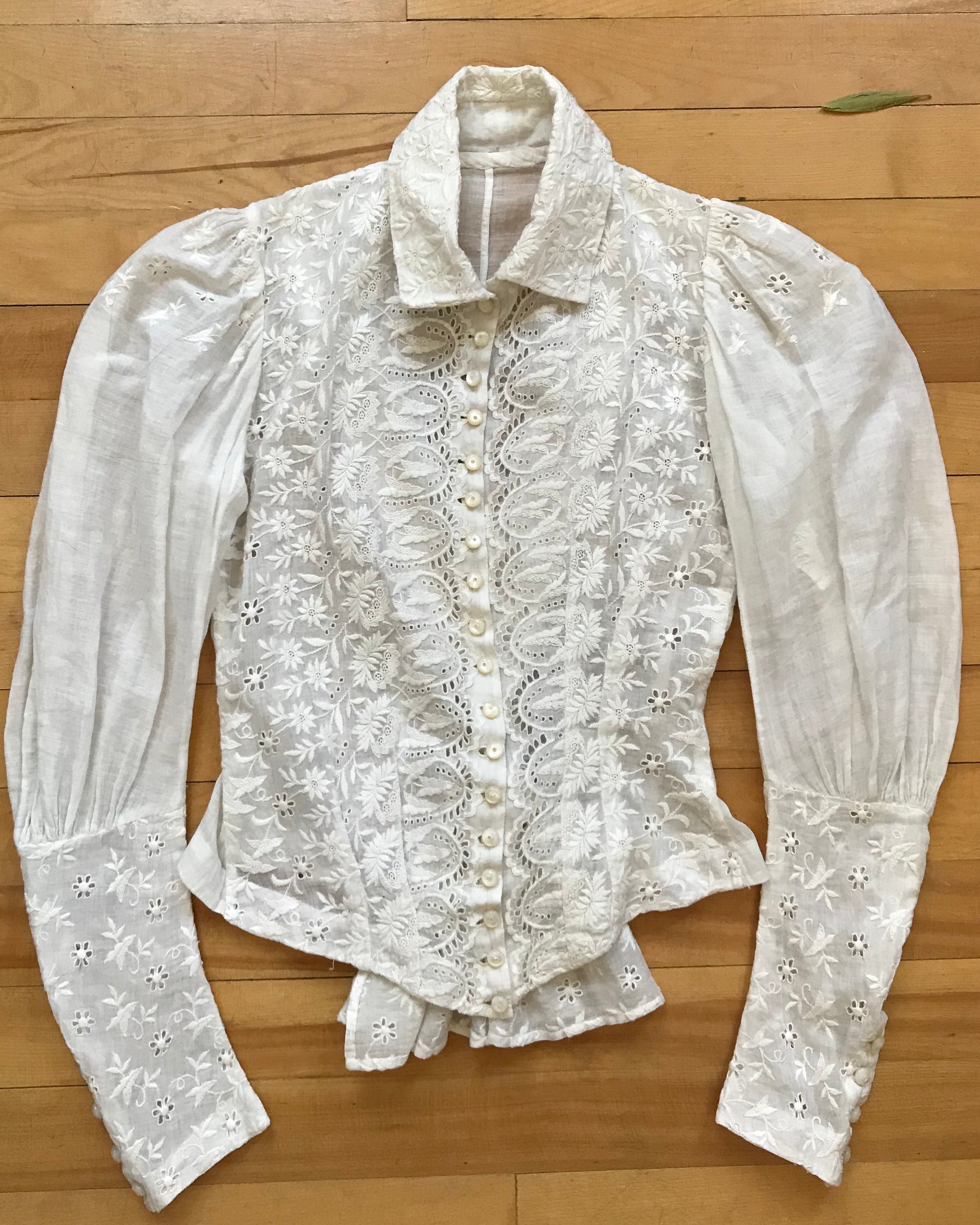 VINTAGE Victorian Lace Blouse Floral size XS