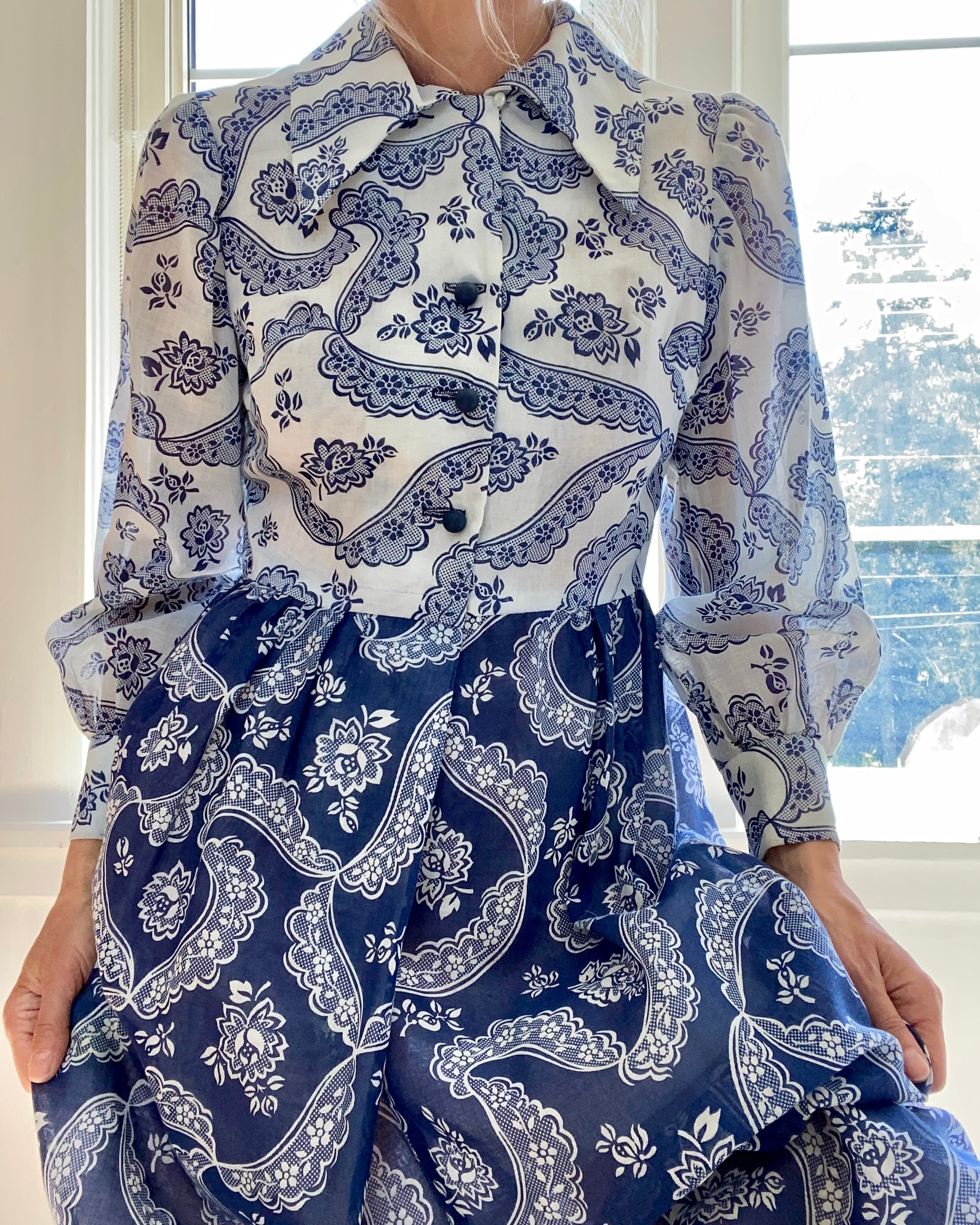 VINTAGE 1970s Blue and White Tea Cup Print Dress