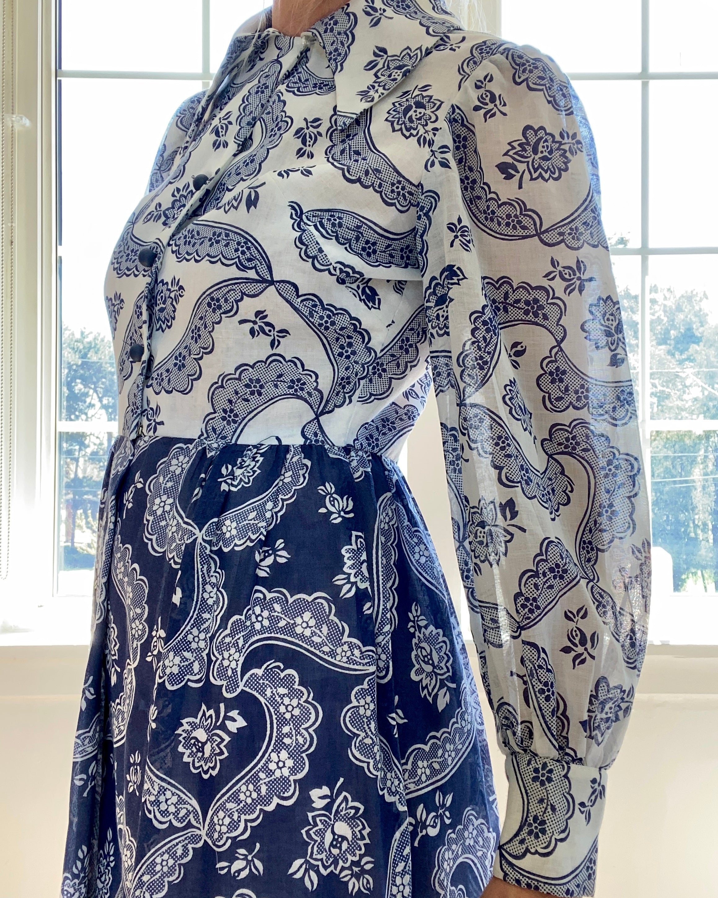 VINTAGE 1970s Blue and White Tea Cup Print Dress