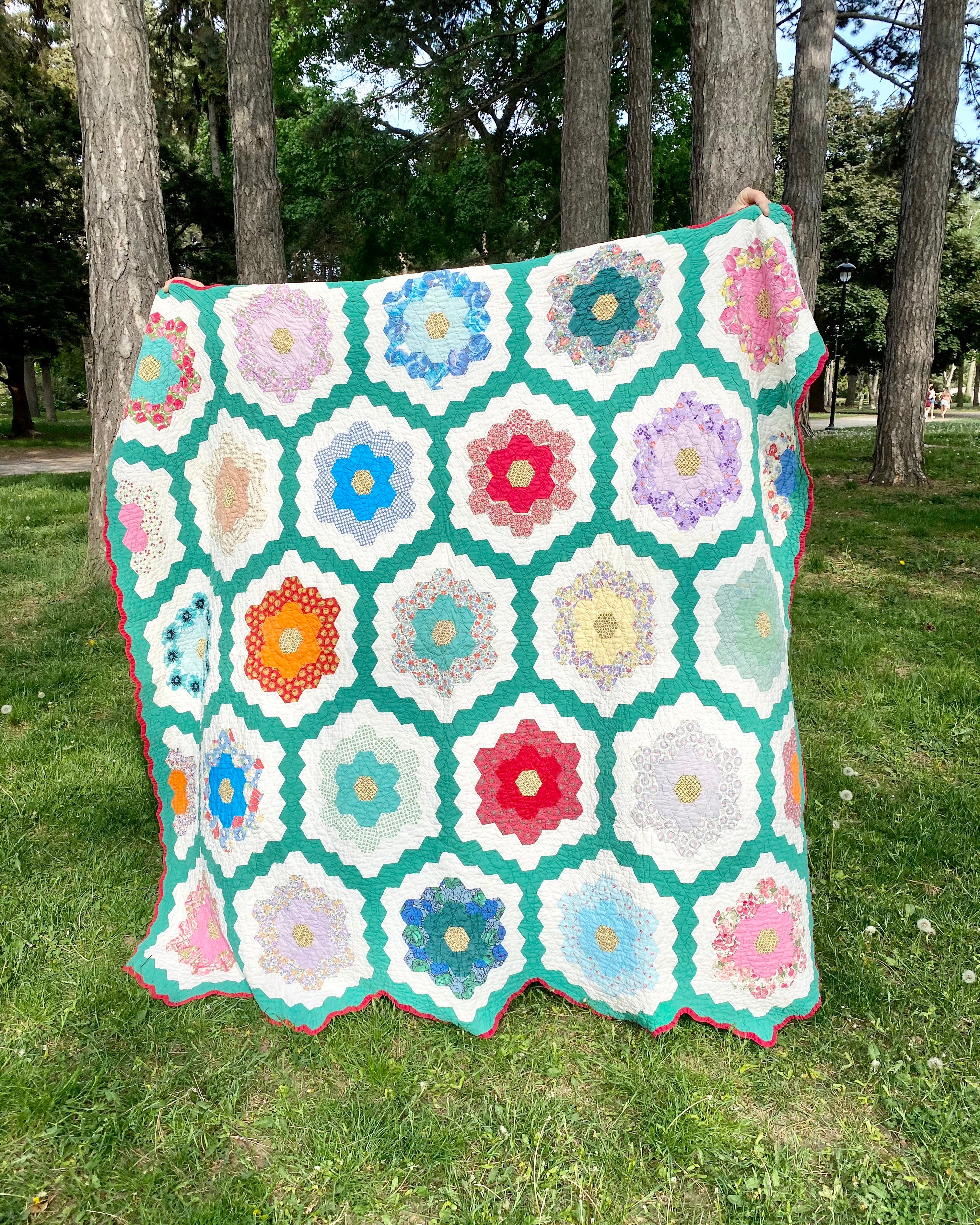Vintage 1960s Hexi Honeycomb Patchwork Quilt