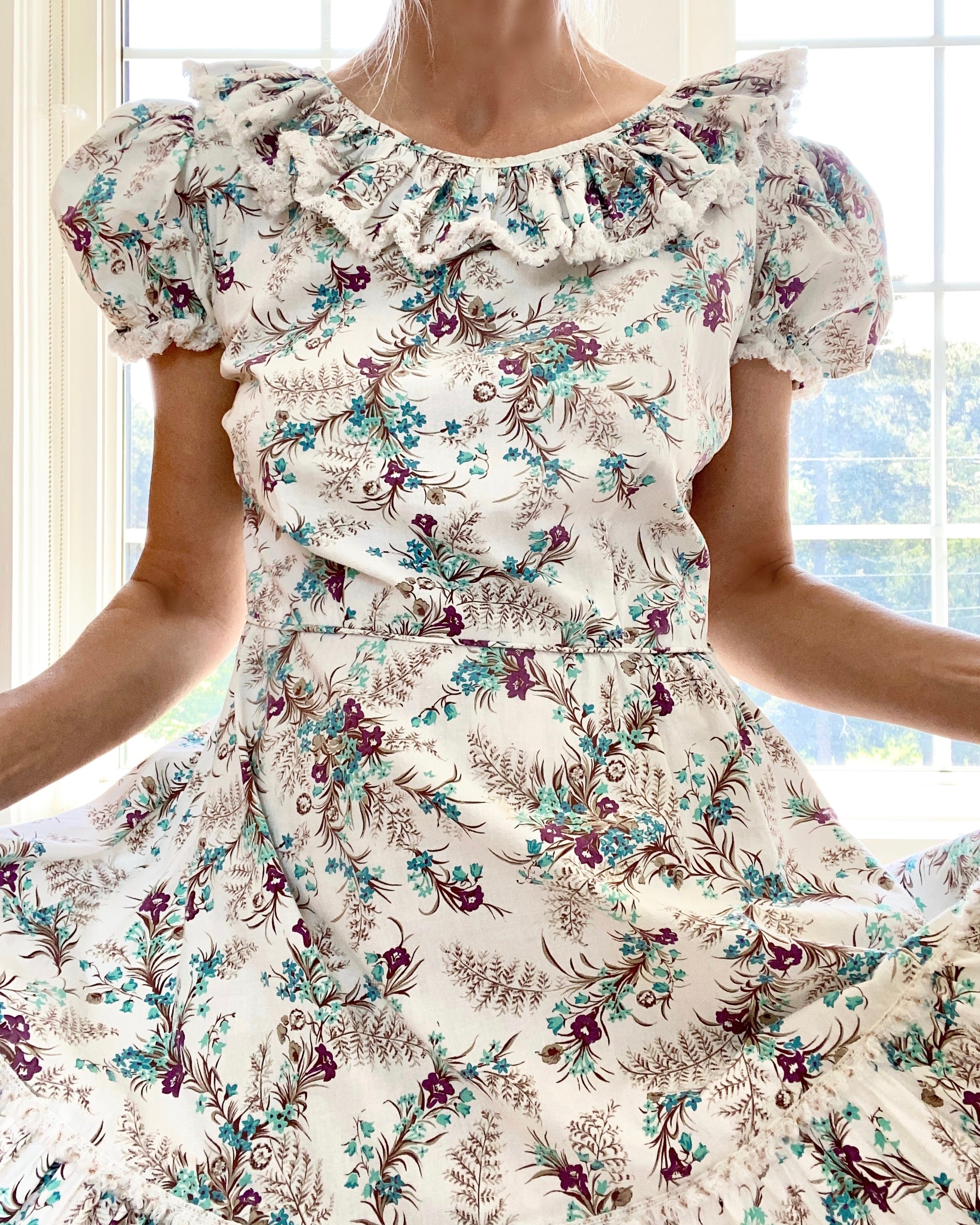 VINTAGE 1940's Cotton Garden Print Dress with lace